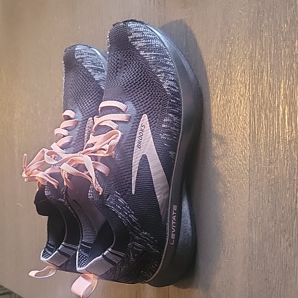 Brooks Levitate sneakers